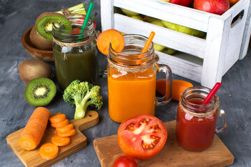 tomato, carrot and kiwi juice with carrots, tomatoes.