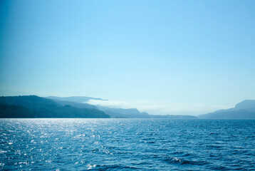 Fototapeta na wymiar Vista de fiordo de Noruega desde un barco