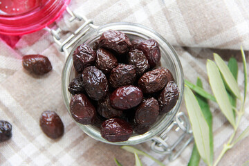 small black olives with a stone
