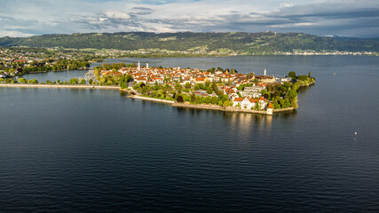 Fototapeta na wymiar D, Bodensee, Lindau, Blick auf das mittelalterliche Stadtbild der Insel Lindau im Bodensee, Luftaufnahme, Übersichtsaufnahme