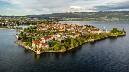 D, Bodensee, Lindau, Übersichtsaufnahme der Insel, Blick auf das mittelalterliche Stadtbild der Insel Lindau im Bodensee, Luftaufnahme, Übersichtsaufnahme