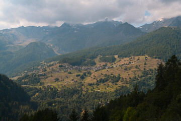 Obraz premium paese di alta montagna paesino 