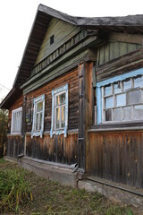 Fototapeta na wymiar Old village house in autumn in the village