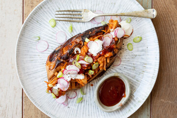 Baked sweet potato with barbeque jackfruit