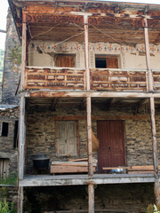 Fototapeta na wymiar Old house in Ushguli