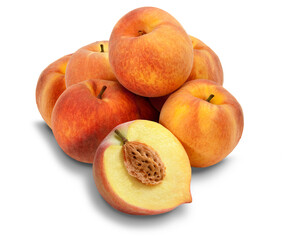 Fototapeta na wymiar Fruta pêssegos em grupo com metade cortada em fundo branco para recorte.