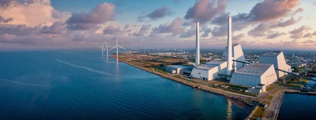 Vlies Fototapete Lavendel Luftbild des Kraftwerks. Eines der schönsten und umweltfreundlichsten Kraftwerke der Welt. ESG-grüne Energie.