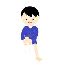 靴下をはく制服姿の男の子