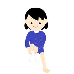 靴下をはく制服姿の女の子