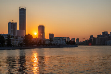Fototapeta premium Sunset on a pond in the center of the city. Yekaterinburg, Russia