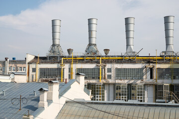 Obraz premium city ​​industrial pipes with buildings
