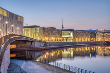 Early in the morning at the river Spree in Berlin with the Television tower in the back - obrazy, fototapety, plakaty