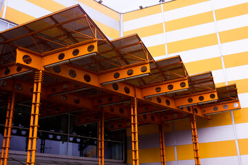 building canopy consisting of metal trusses and a beam structure