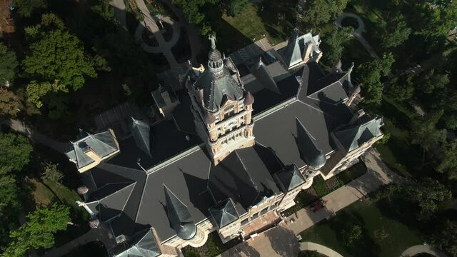 BEAUTIFUL DROPDOWN AND PAN SHOOT FROM THE SALT LAKE CITY AND COUNTY BUILDING