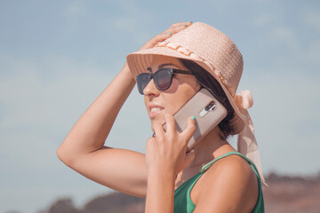 woman with hat talking on the mobile phone