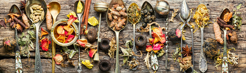Healing herbs in teaspoons