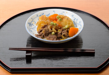 和食　肉じゃが　牛肉とじゃがいもの甘辛煮込み料理
