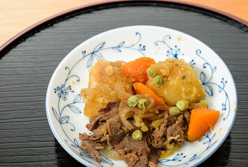 和食　肉じゃが　牛肉とじゃがいもの甘辛煮込み料理