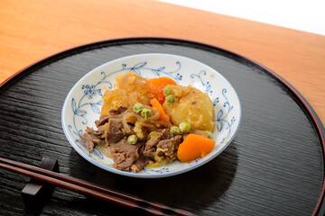 和食　肉じゃが　牛肉とじゃがいもの甘辛煮込み料理