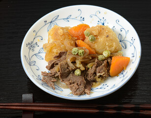 和食　肉じゃが　牛肉とじゃがいもの甘辛煮込み料理