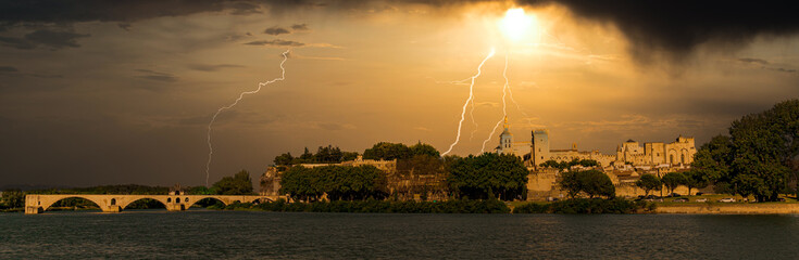 orage - pont d'Avignon - France