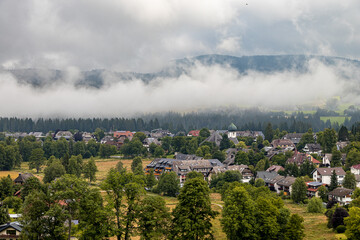 Fototapeta na wymiar Bergpanorama mit durchziehenden Wolken