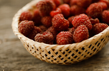 a bowl of currants