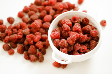 bowl of raspberries