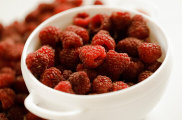 bowl of raspberries