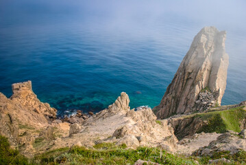 Fototapeta na wymiar Stunning views from the cliff to the sea. (Preobrazheniye, Primorsky Territory)