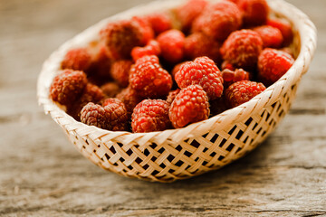 bowl of raspberries