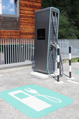 Charging station for electric vehicles