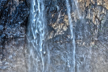 Texture et or sous la cascade du Cirque de Gavarnie