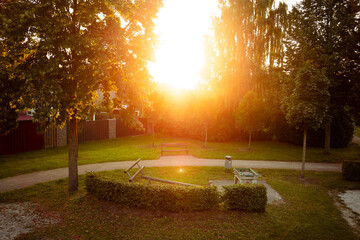 Sonnenuntergang über Spielplatz