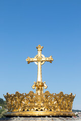 Corona de la iglesia de nuestra señora de lourdes en Lourde, Francia