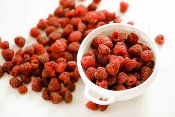bowl of raspberries