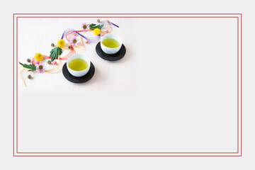 緑茶と水引と扇とピンクと黄色の小菊のフレーム