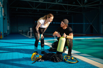 Male instructor explains how scuba gear works