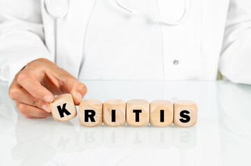 Ein Arzt mit dem Schlagwort KRITIS