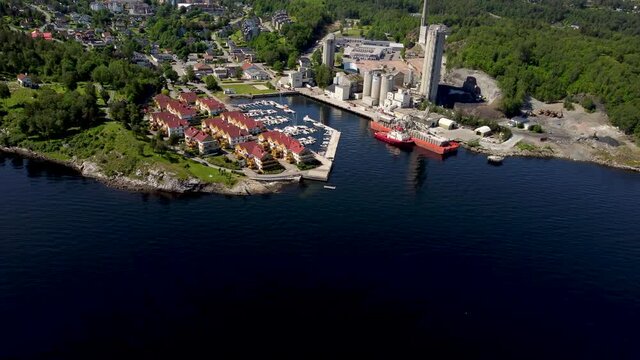Slemmestad is a small town in the Oslofjord. Slemmestad is the home of the old Norcem concrete factory. You can see the harbor and the iconic Cement silos