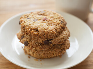 チョコチップとナッツのオートミールクッキー