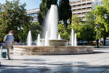 Naklejka premium Brunnen auf dem Syntagmaplatz, Athen, Griechenland