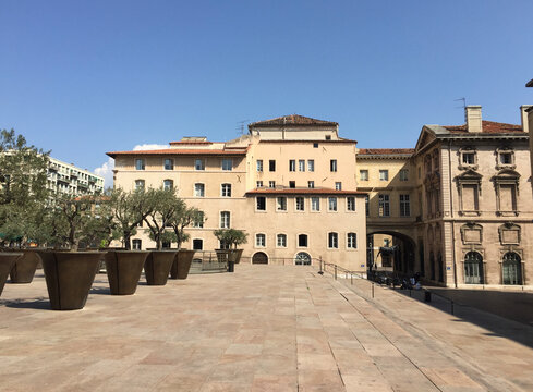 View of the original part of Marseille's City Hall whit the Bargemon Pavilion on the left and Puget Pavilion on the right, connected by a kind of archway bridge.