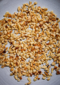 chopped roasted hazelnuts 