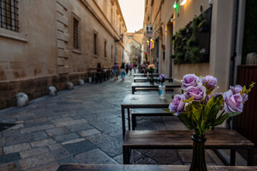 Fototapeta na wymiar Pub-restaurant with tables in the streets of the historic center