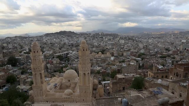 A scene of the old city of Taiz, and the historical Ashrafieh Mosque shows the most important historical monuments in the city