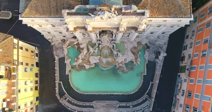 La fontana di Trevi a Roma
Ripresa aerea della fontana, meta turistica da tutto il mondo.