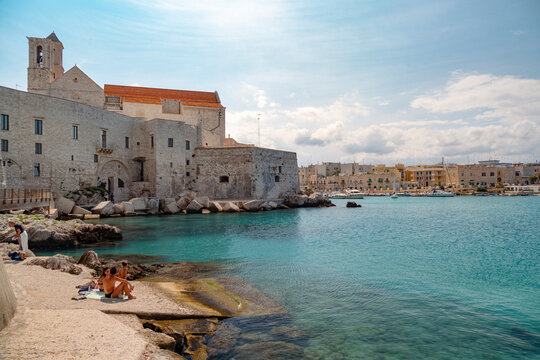 Giovinazzo (puglia). Agosto 2021. Scorci del borgo antico  e del porticciolo. 