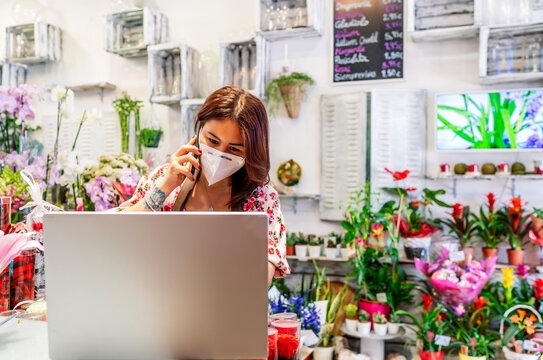 Grumpy Shop Assistent รูปภาพShop-Assistant – เลือกดูภาพถ่ายสต็อก เวกเตอร์ และวิดีโอ1,273 ...