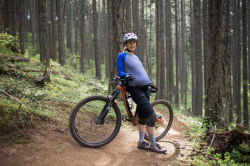 A pregnant young woman enjoys mountain biking in the Columbia River Gorge of Oregon.